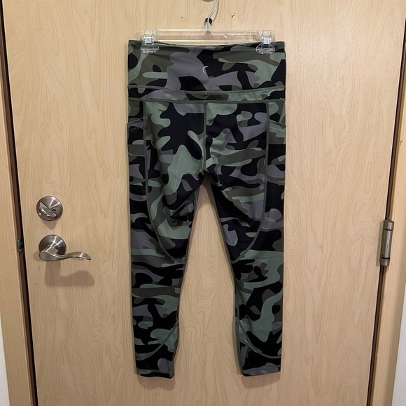 Zyia Camo leggings - Picture 1 of 5